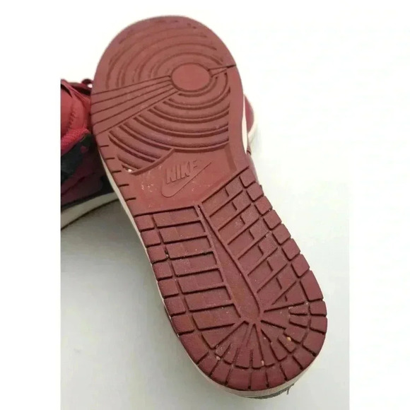 Nike AIR JORDAN 1 Retro Mid Reverse Banned 2017 (554724-601) Mens 11.5 Red Black - Picture 8 of 10